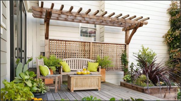 Screened Serenity: Creating a Yard Privacy Screen